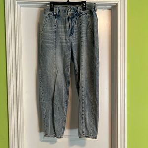 American Eagle light blue jeans, size 8